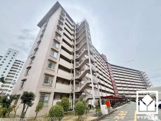 向島ニュータウン第３街区Ｂ棟の外観