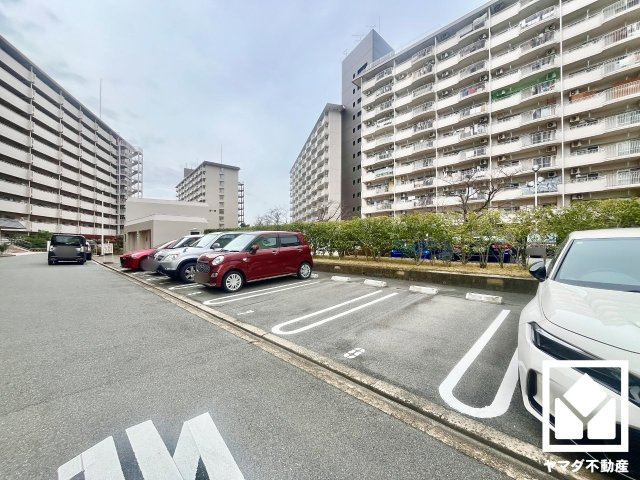 向島ニュータウン第３街区Ｂ棟の外観