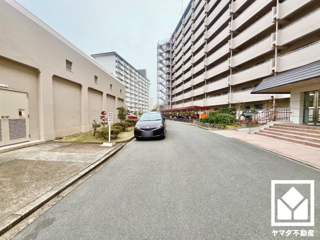 向島ニュータウン第３街区Ｂ棟の外観