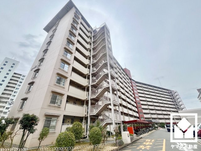 向島ニュータウン第３街区Ｂ棟の駐車場