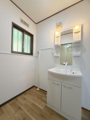 広島市佐伯区屋代２丁目の一戸建ての洗面所