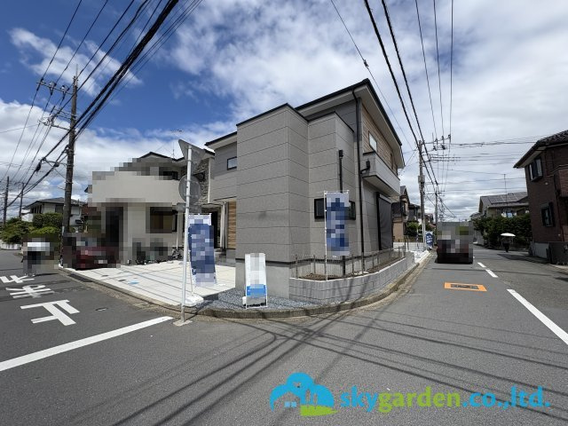 茅ヶ崎市高田３期　新築戸建　全４棟４号棟の前面道路含む現地写真|外観は落ち着いています