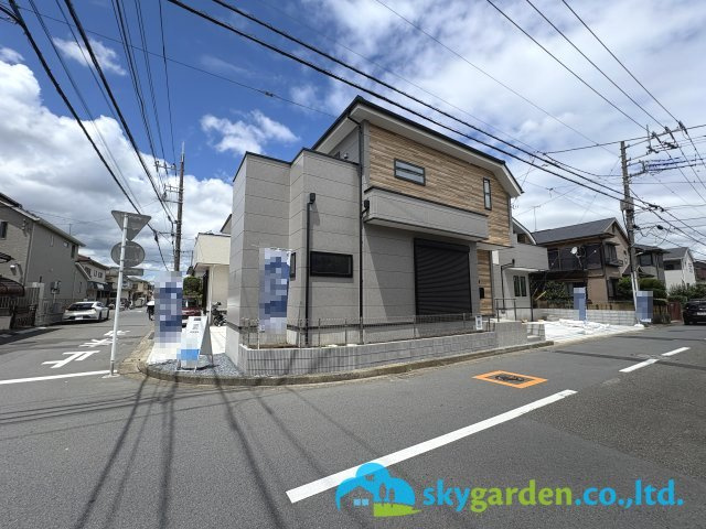 茅ヶ崎市高田３期　新築戸建　全４棟４号棟の前面道路含む現地写真|建物東面の様子