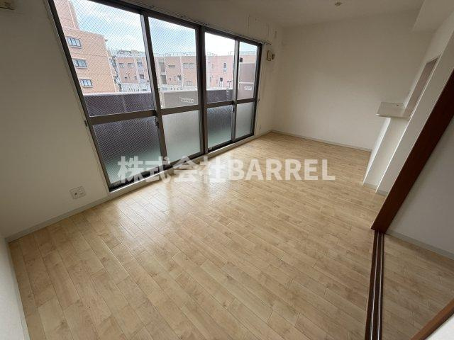 エヴァン千里山の居間・リビング