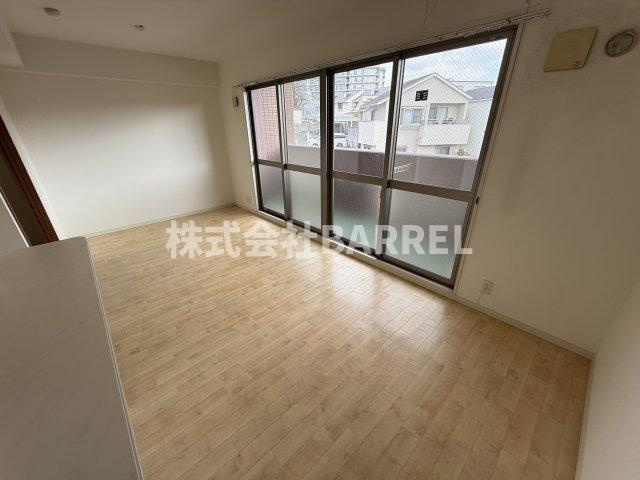 エヴァン千里山の居間・リビング