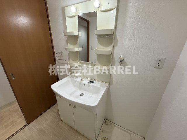 エヴァン千里山の独立洗面台