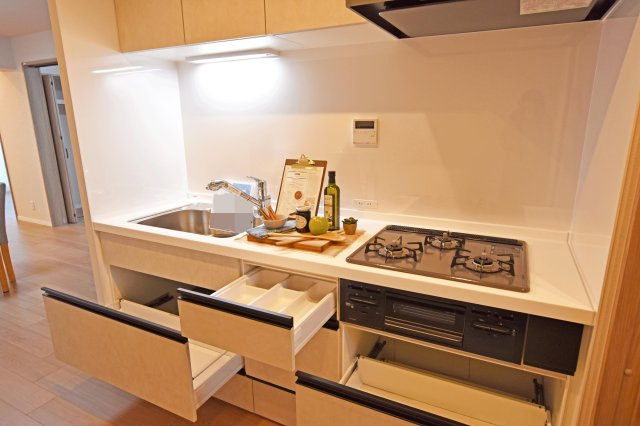 財形第3新大阪ハイツのキッチン|お料理がはかどる3口コンロ◎