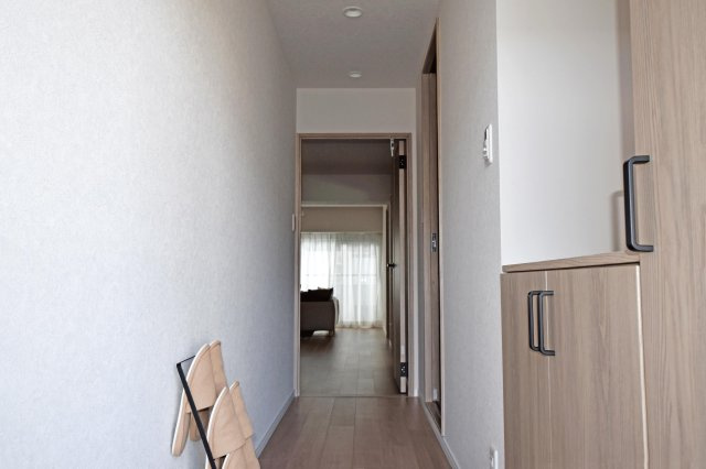 財形第3新大阪ハイツの玄関|収納豊富なので家族分の靴をしっかり収納できそうですね◎