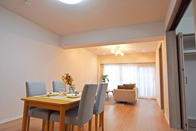 財形第3新大阪ハイツの居間・リビング|リビングは家具の配置がしやすい形状なので、新生活をイメージしやすいのがいいですね。