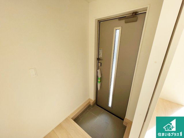 神戸市垂水区清水が丘　第3期　新築一戸建ての玄関|シューズボックスにはたくさんの靴が収納できるので玄関周りはいつもスッキリ！ご家族が増えても安心！