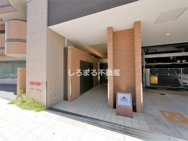 エグゼリエみなと通りのエントランス