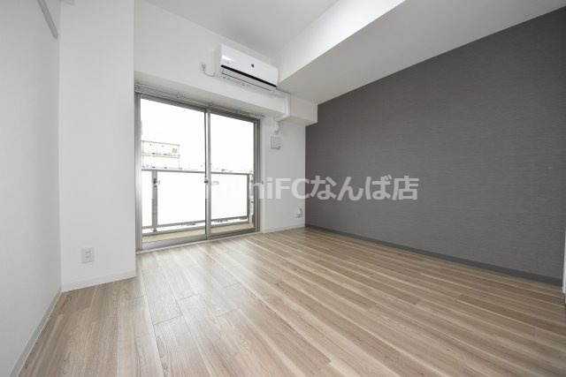 AKASHI　ENTERPRISEの居間・リビング