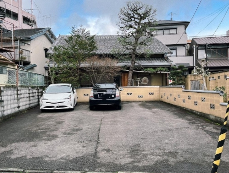 衣笠御所ノ内町　京町家の駐車場
