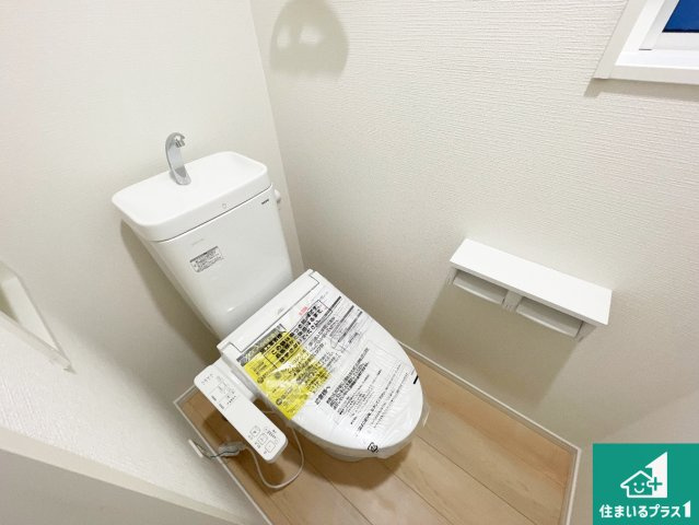神戸市垂水区清水が丘　第3期　新築一戸建てのトイレ|1・2階の2ヶ所にあるので、朝の忙しい時間の順番待ちもなく、深夜の利用にも大変便利です。