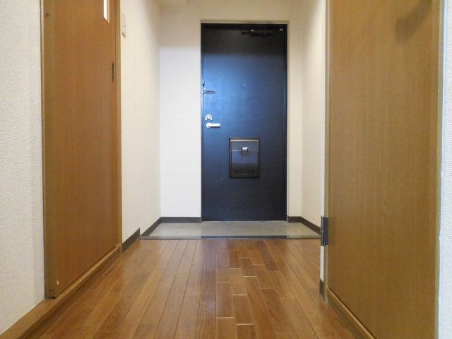 高槻市城西町の賃貸マンションの玄関