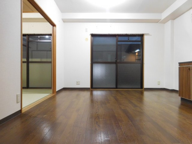 高槻市城西町の賃貸マンションの居間・リビング