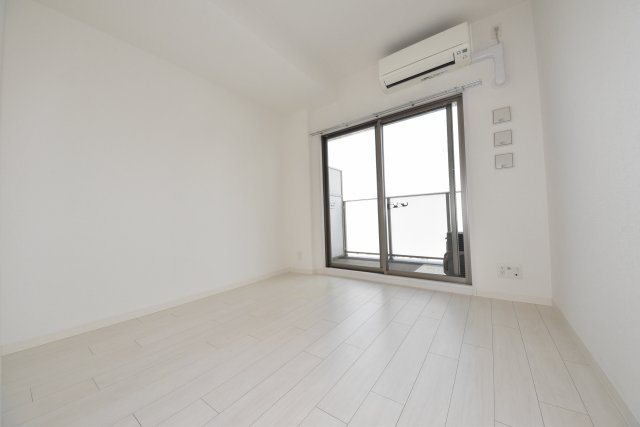 エスリード難波レジデンスの居間・リビング