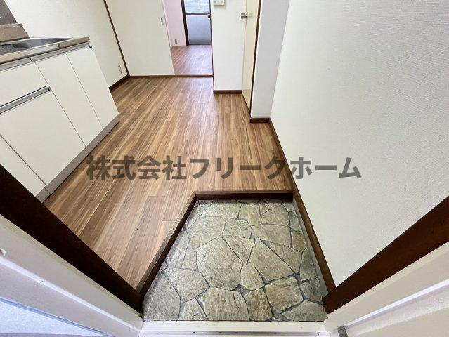 三鷹市牟礼６丁目の賃貸マンションの玄関