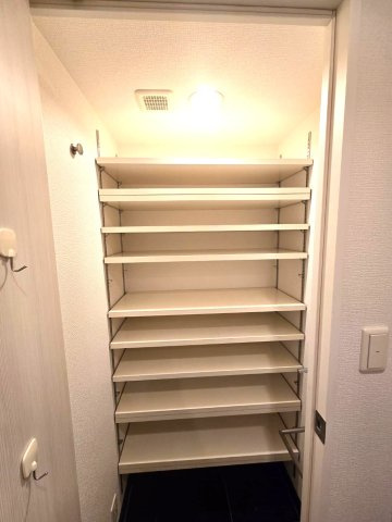 パークホームズ警固本通りの収納|シューズボックス付きなので付きなので玄関をきれいに保てます☆靴が多い方も収納場所には困りません☆
