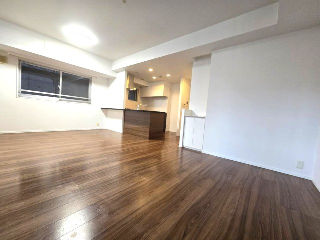 パークホームズ警固本通りの居間・リビング|落ち着ける空間で家族の会話も広がりそうです♪
