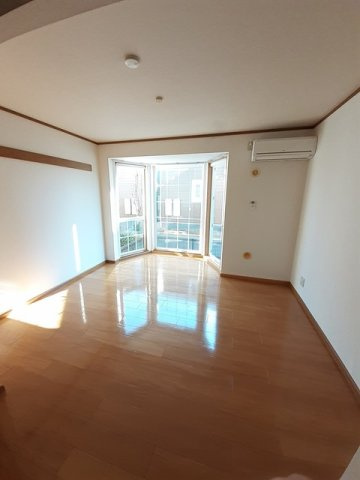 クレストハイムＣの居間・リビング