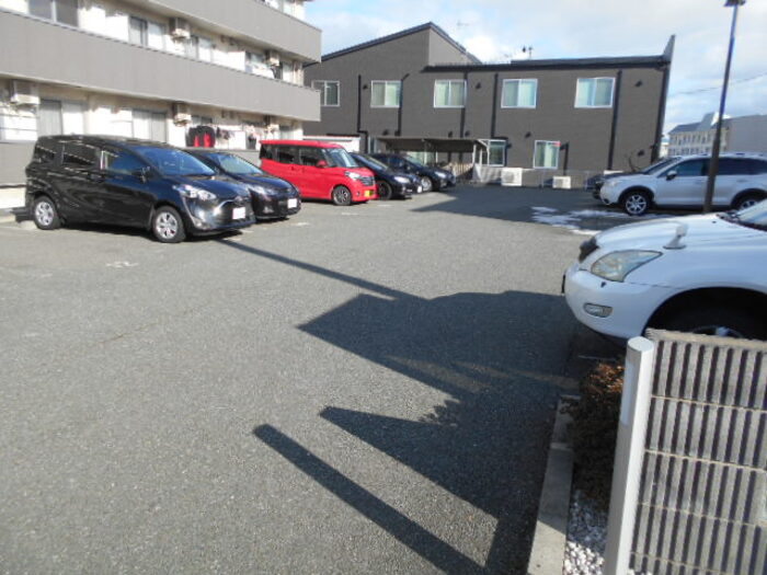 ロイヤルラパンの駐車場