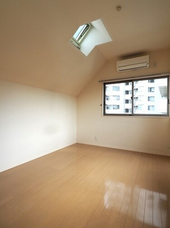 【その他】 | 新宿区左門町戸建 | ６．２畳洋室