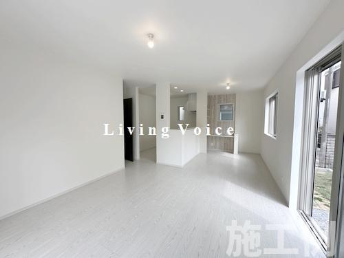 【居間・リビング】 | 【仲介手数料０円】平塚市幸町2期　新築一戸建て | 平塚市幸町2期　新築一戸建て