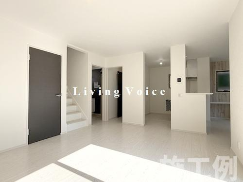 【居間・リビング】 | 【仲介手数料０円】平塚市幸町2期　新築一戸建て | 平塚市幸町2期　新築一戸建て