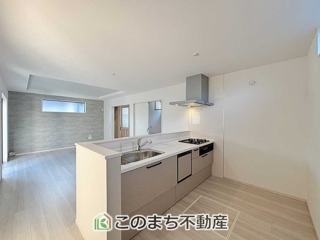 リガーレ小山市土塔8期のキッチン|人気の対面式キッチン☆料理をしながらご家族とコミュニケーションが取れます♪