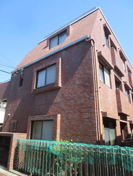 アダチハイム坂上のエントランス