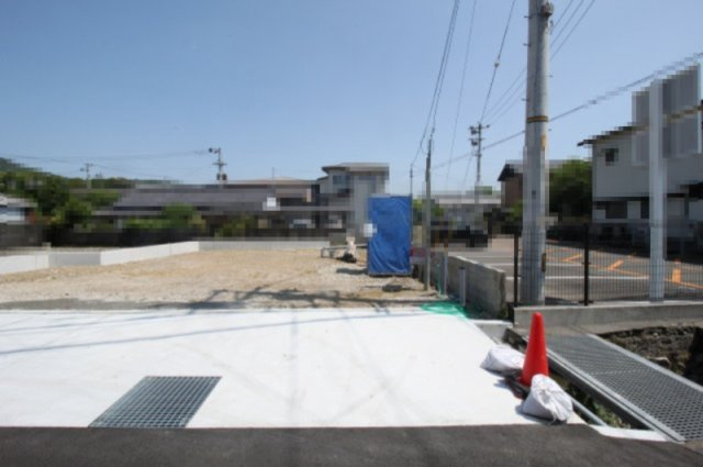土佐市高岡町乙　建築条件付き　売土地　東棟（全2区画）の外観|東棟　土地面積　105.14㎡（約31.80坪）
