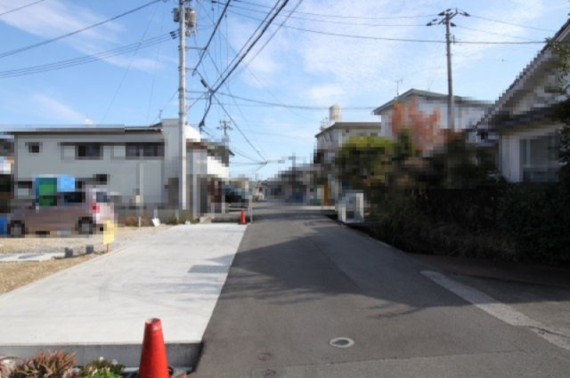 土佐市高岡町乙　建築条件付き　売土地　東棟（全2区画）の前面道路含む現地写真