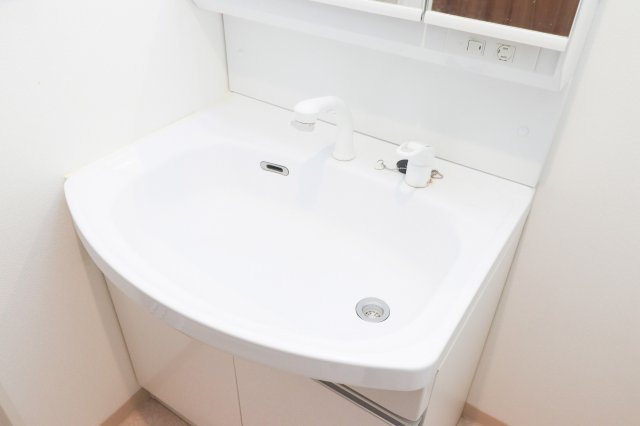 サヴォイラクアティック　10階の独立洗面台|別号室のものです。現状優先になります。