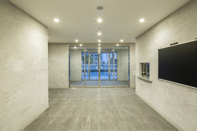 サヴォイラクアティック　10階のエントランス