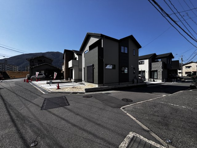 新築戸建　可部東1丁目(No.３／No.４)の前面道路含む現地写真
