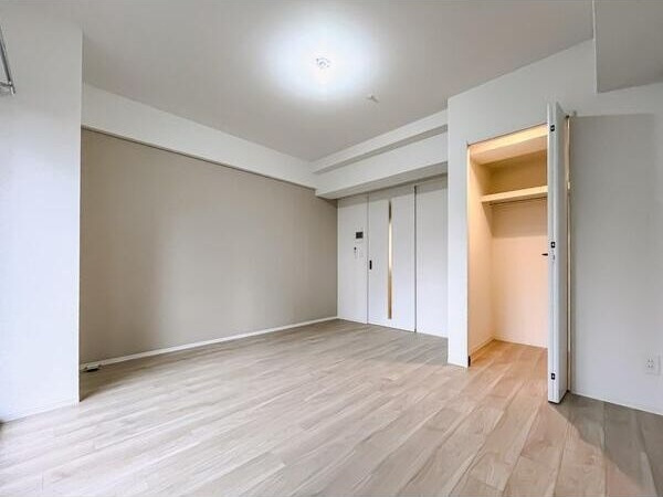 Louis Residence 弁天町の洋室