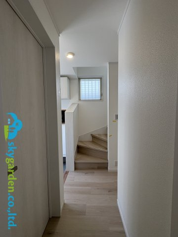 藤沢市片瀬2丁目　一戸建の内装|1階の廊下の様子