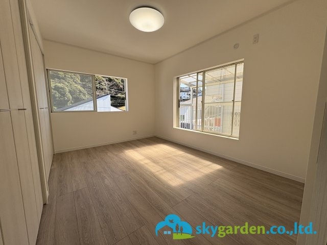 藤沢市片瀬2丁目　一戸建の寝室|広くて明るい寝室