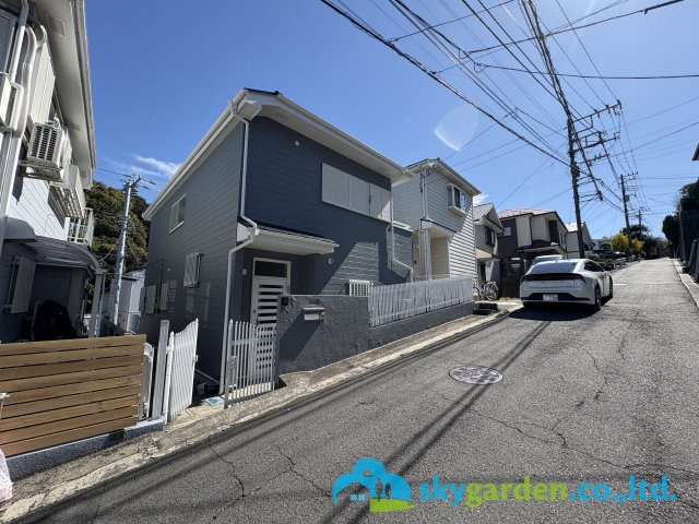 藤沢市片瀬2丁目　一戸建の前面道路含む現地写真|前面道路含む現地写真です