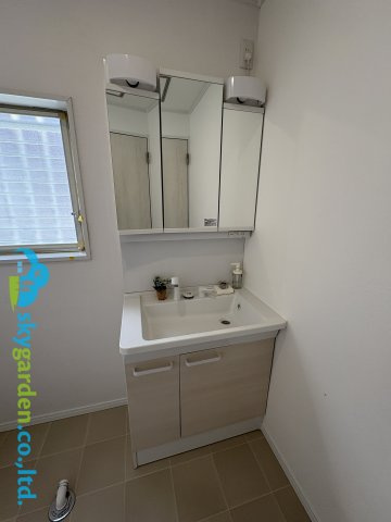 藤沢市片瀬2丁目　一戸建の独立洗面台|朝の身支度には欠かせない独立洗面化粧台