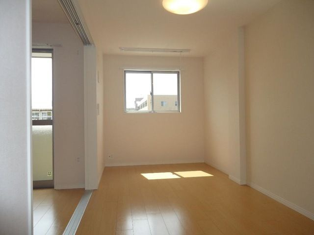 ベレッツァ久米の洋室