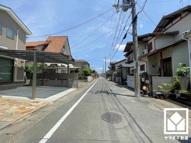 八幡市川口西扇　01期　1号棟の前面道路含む現地写真