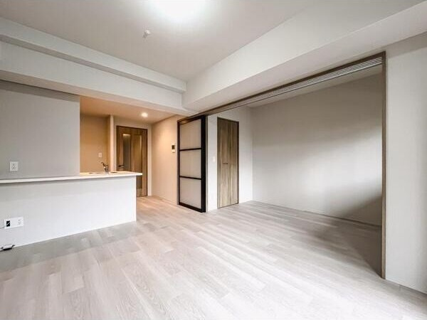 Louis Residence 弁天町の居間・リビング