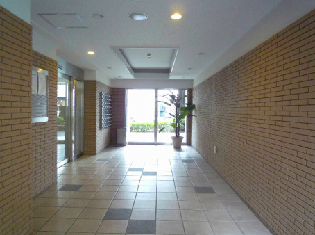 カスタリア中野のエントランス|毎日通るエントランスはこのようになっています