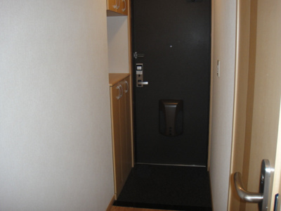 【玄関】 | サンフィット | 玄関(人感センサーライト)