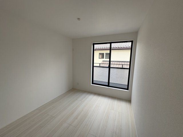 嵐山町志賀　新築一戸建の洋室|2階中央洋室5.25帖