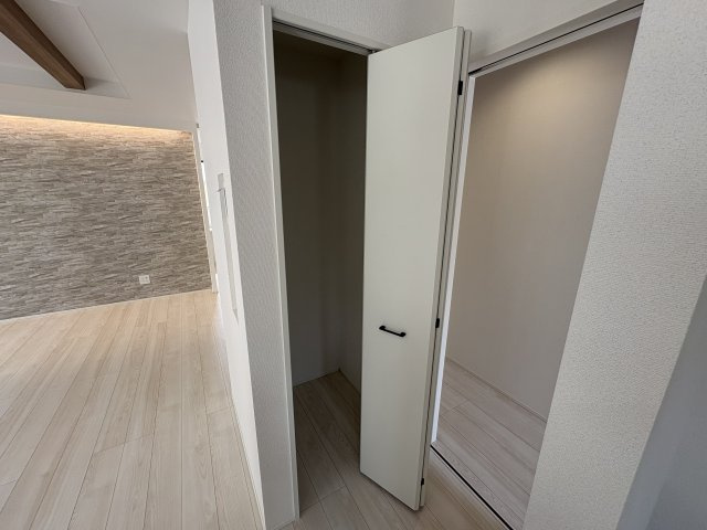 嵐山町志賀　新築一戸建の居間・リビング|リビング収納
