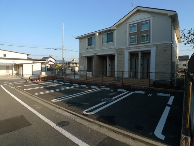 【駐車場】 | メゾンカメリアⅡ | 駐車場に車を止められます