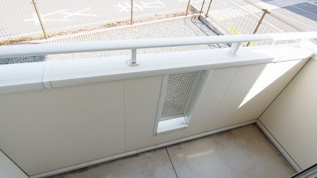 【バルコニー】 | メゾンカメリアⅡ | お洗濯にも便利なバルコニー付き